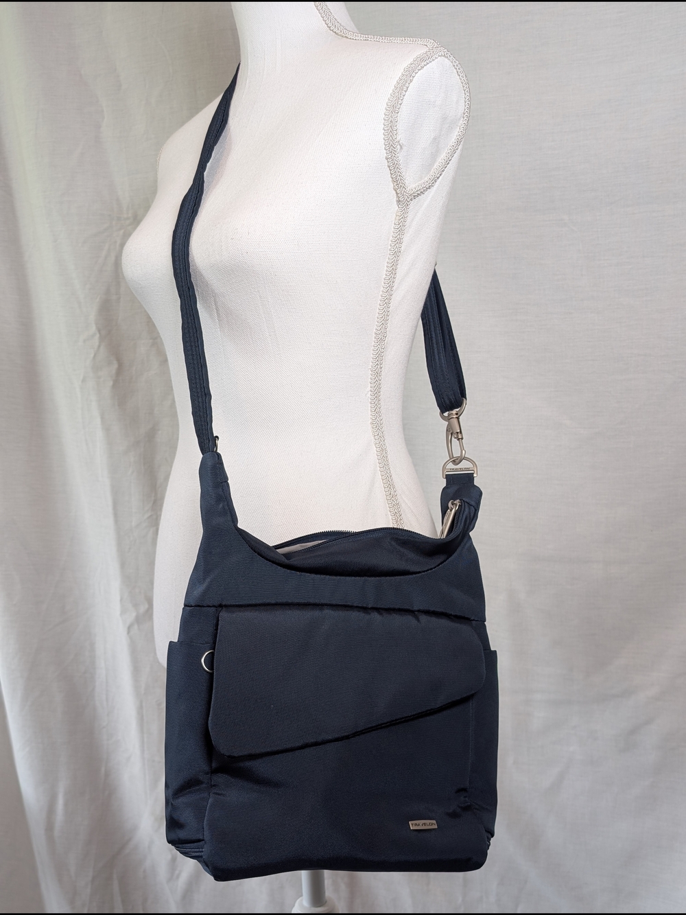 Travelon Anti-Theft Crossbody Messenger Bag Navy Blue Adjustable Strap